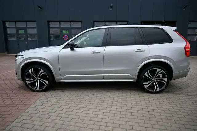 Volvo XC90 view 2