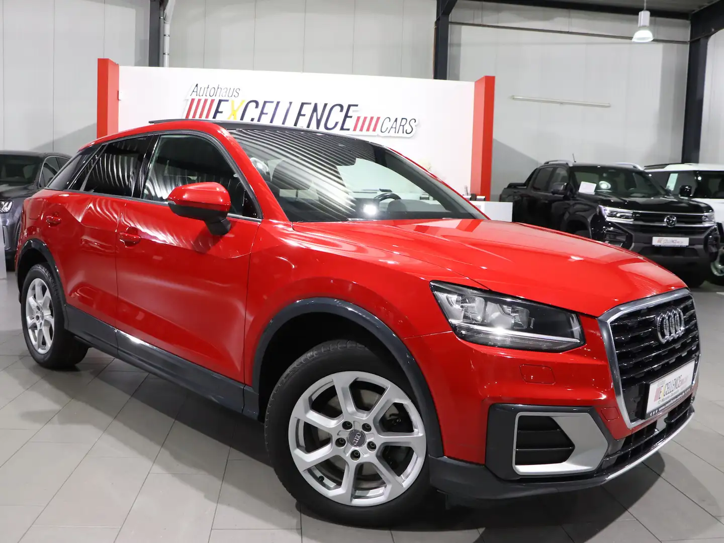 Audi Q2 1.6 TDI DESIGN / VIRTUAL-COCKPIT / PANORAMA Rot - 2