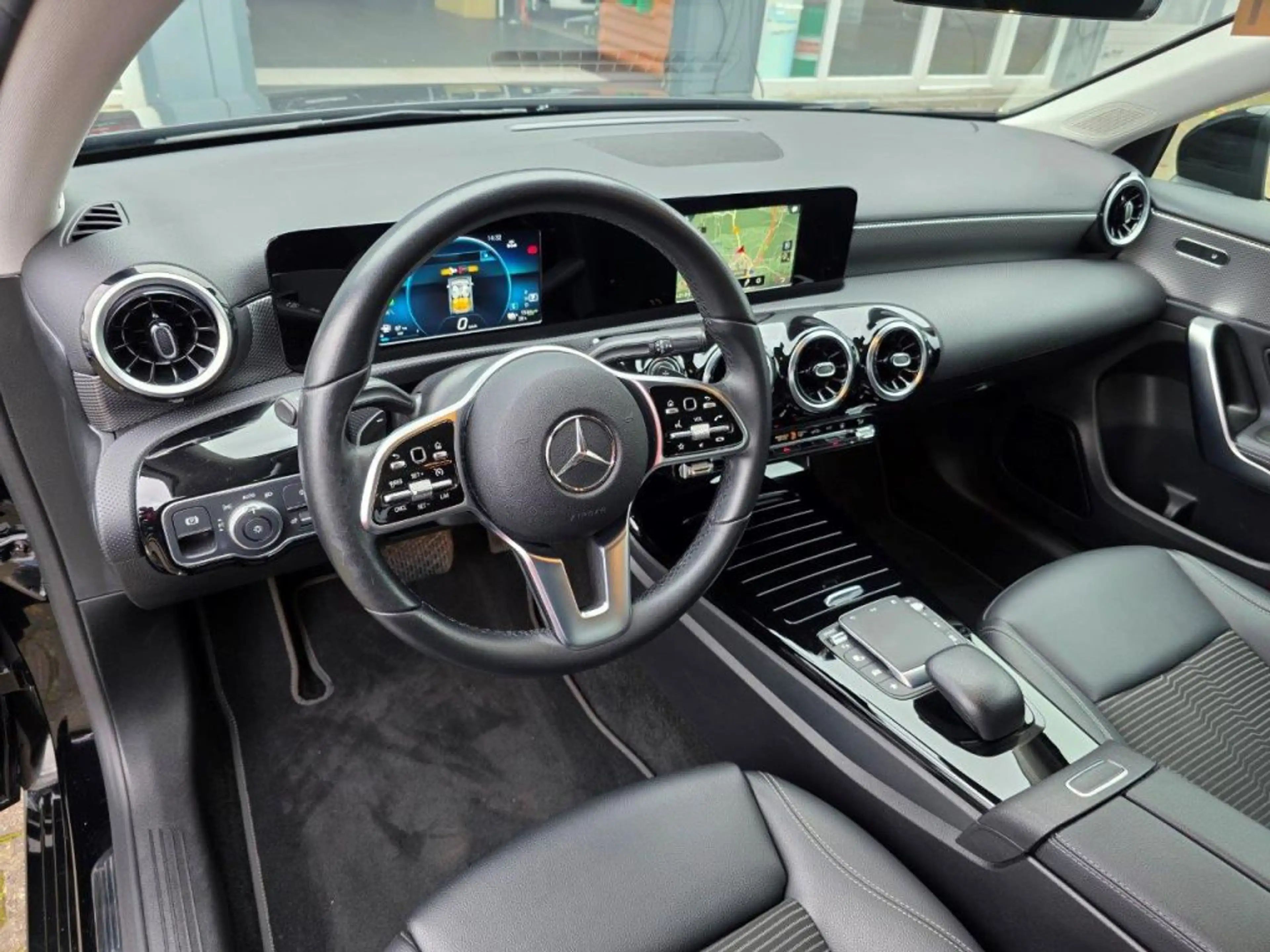 Mercedes-Benz A 250 e 8G-DCT Progressive — photo 9