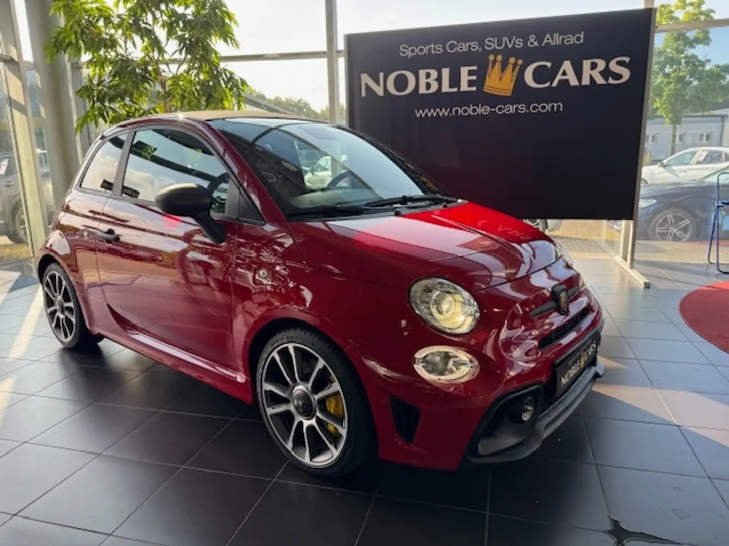 Abarth 695C Turismo Leder NAVI Beats 17 ALU Czerwony - 1