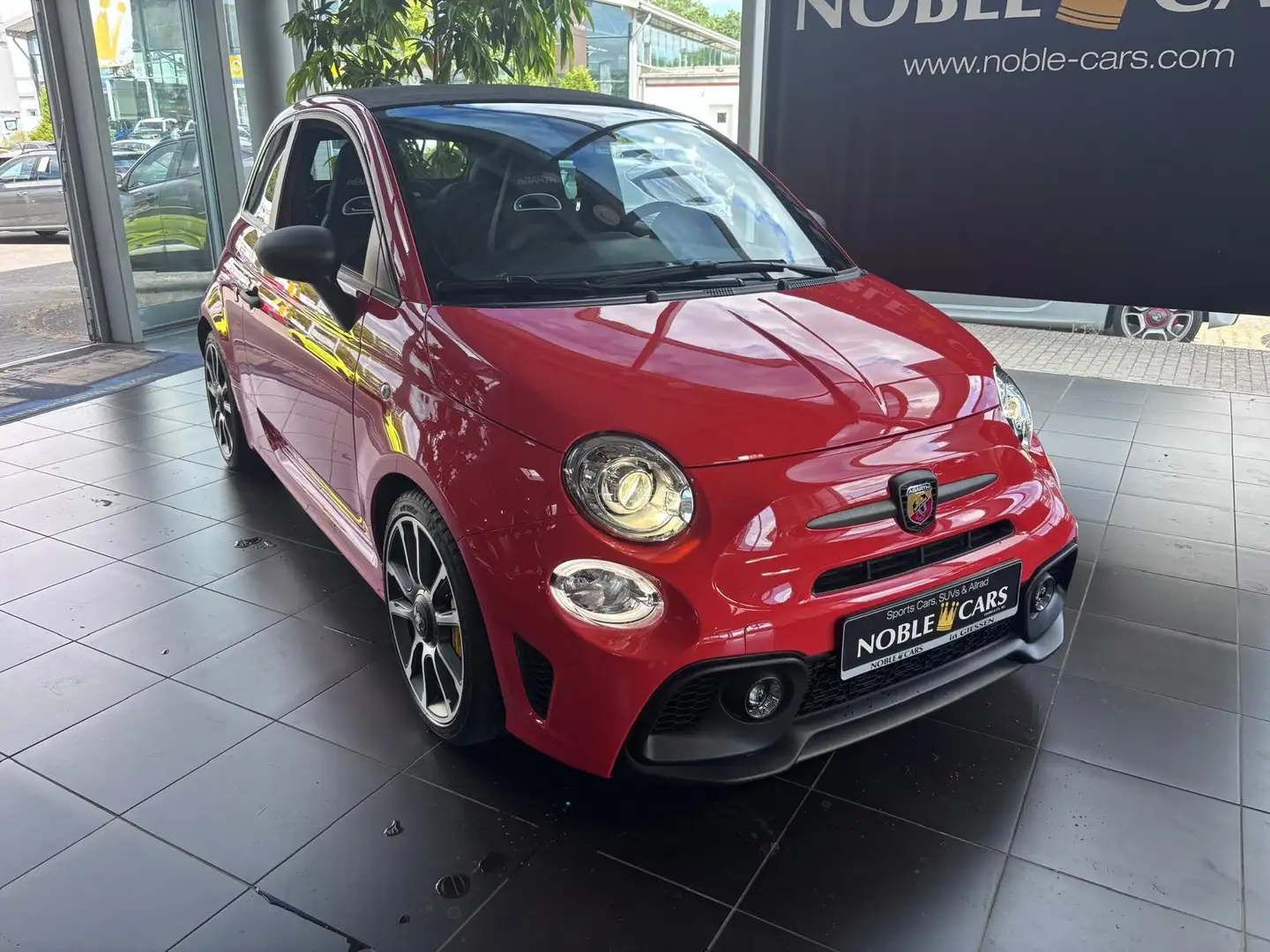 Abarth 695C Turismo Leder NAVI Beats 17 ALU Rot - 1