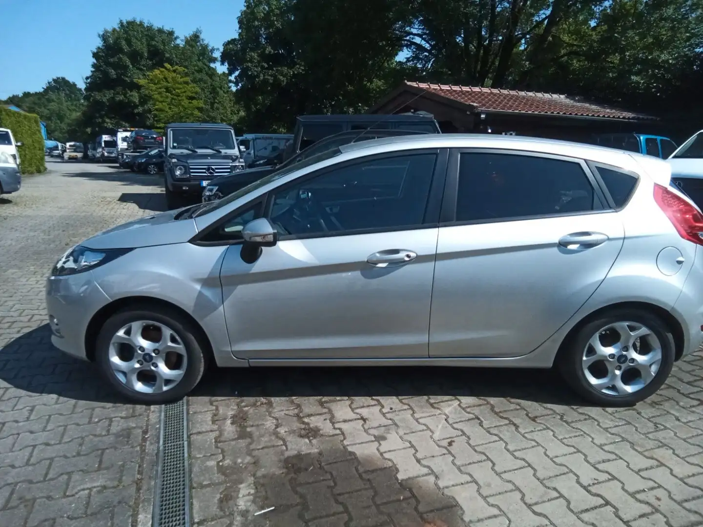 Ford Fiesta Trend 1,2 5-trg./Klima/8-fach/AHK Silber - 2