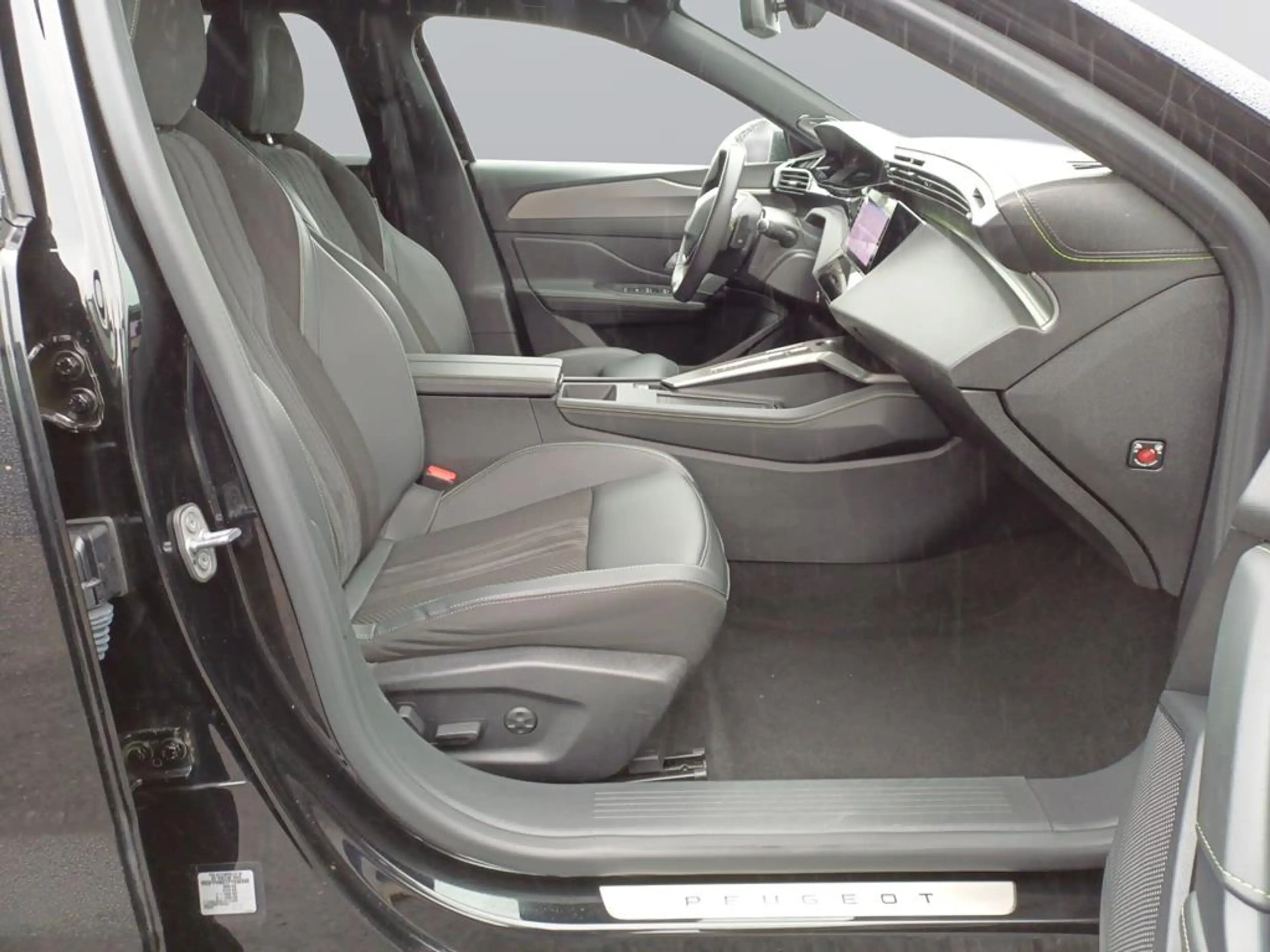 Peugeot 408 PureTech 130 GT — photo 11