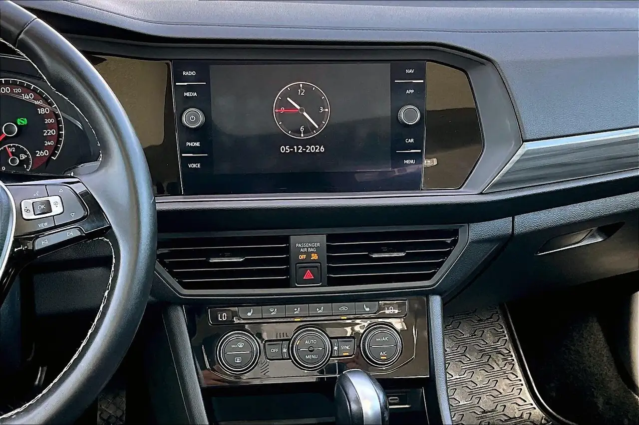 Volkswagen Jetta снимка Volkswagen Jetta