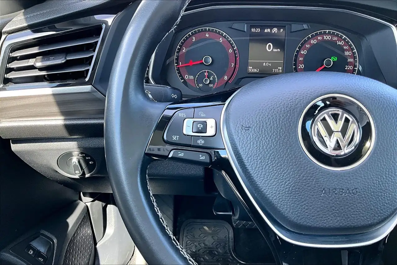 Volkswagen Jetta снимка Volkswagen Jetta