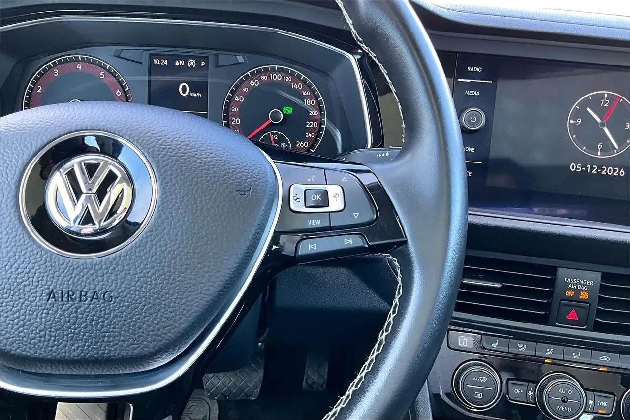 Volkswagen Jetta снимка Volkswagen Jetta