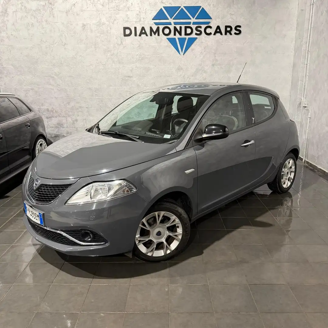 Lancia Ypsilon 0.9 BENZINA EURO 6 NEOPATENTATI AUTOMATICA Grigio - 1
