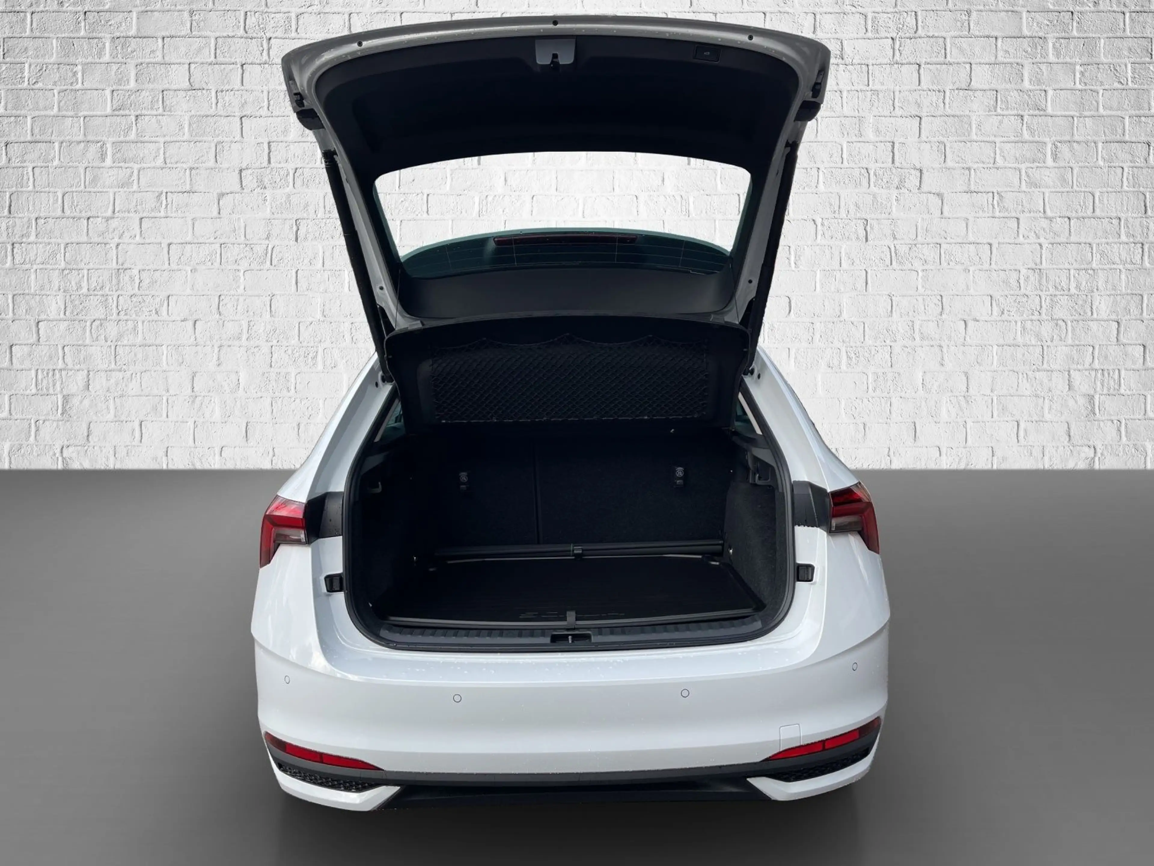 Skoda Scala 1.0 TSI DSG - Tour — photo 9
