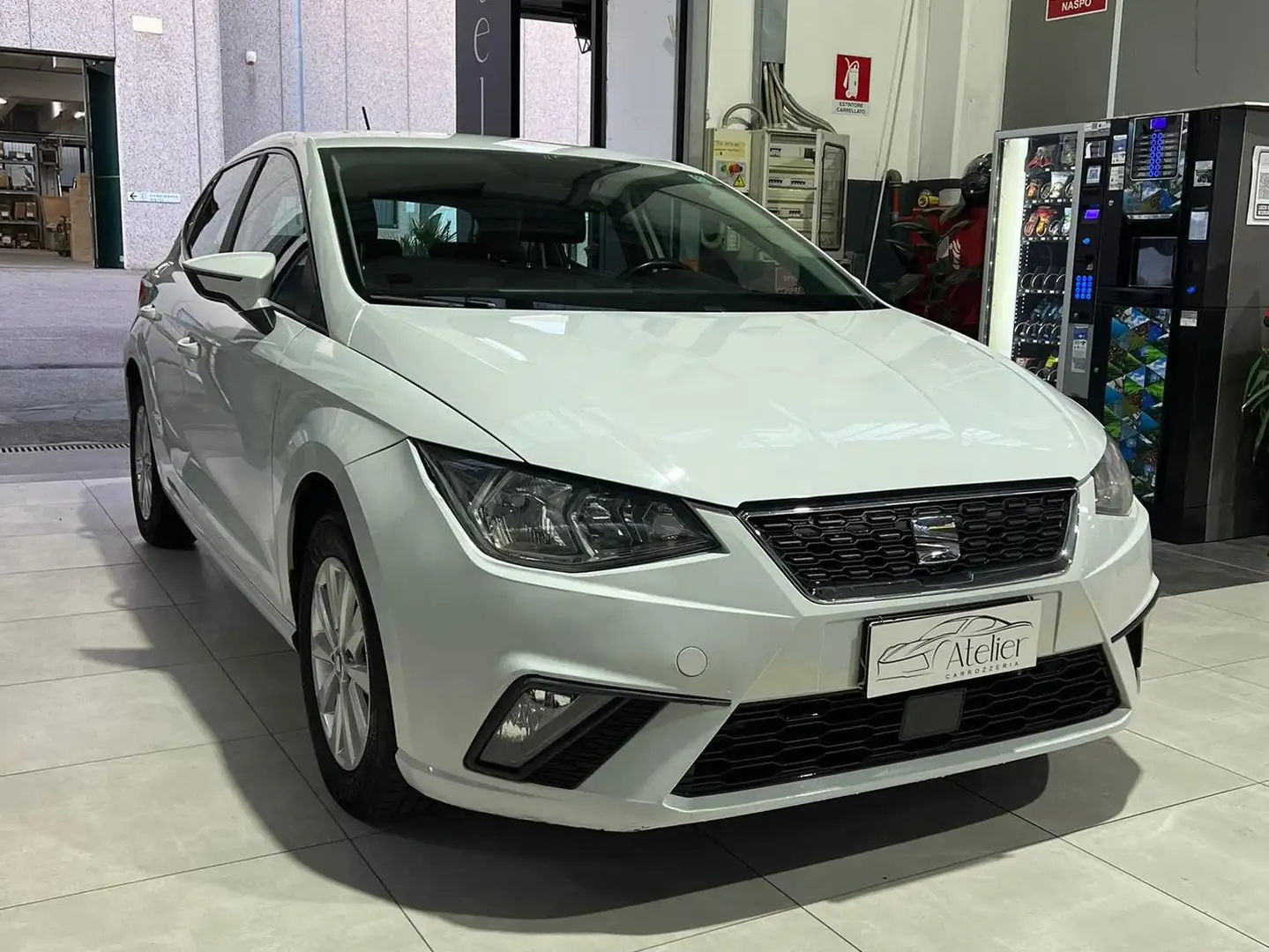 SEAT Ibiza Ibiza V 2017 1.0 mpi Business 80cv Blanc - 1