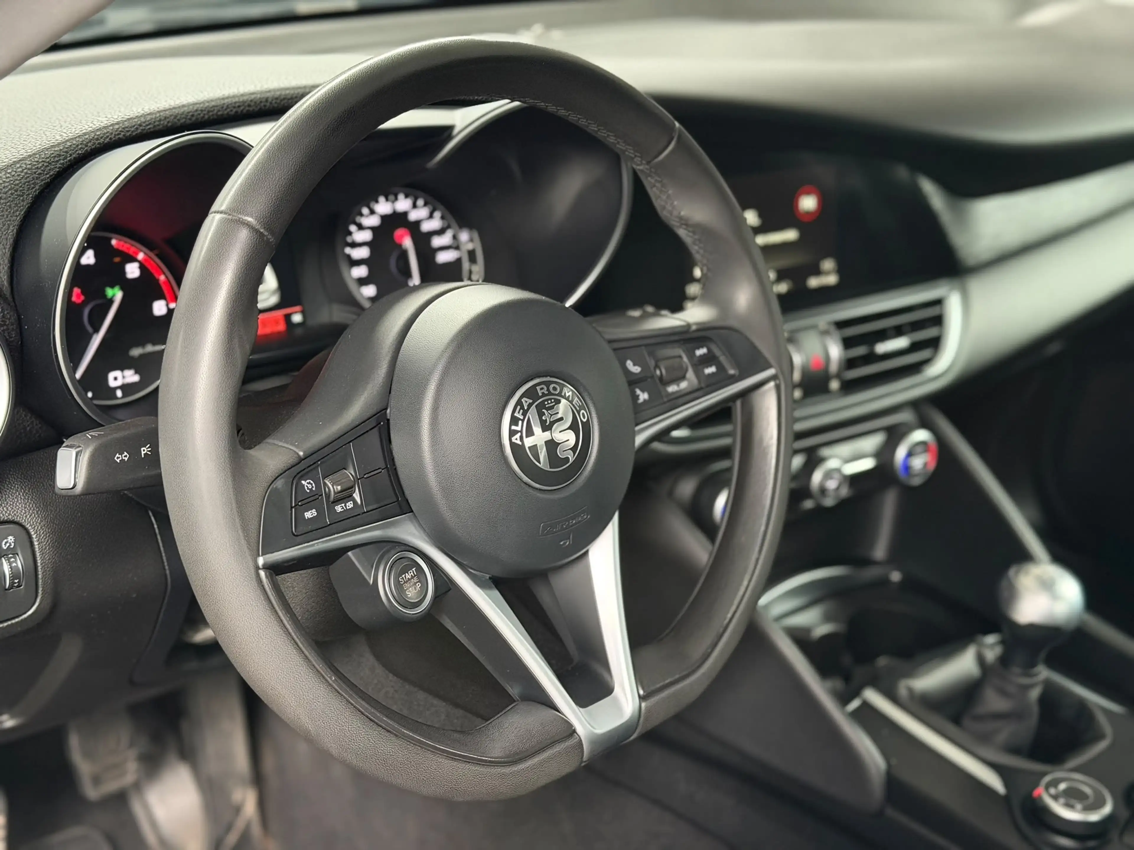Alfa Romeo Giulia 2.2 JTDm * 1ER PROP * GPS * RADAR * CLIM * BLUETOOTH — photo 7