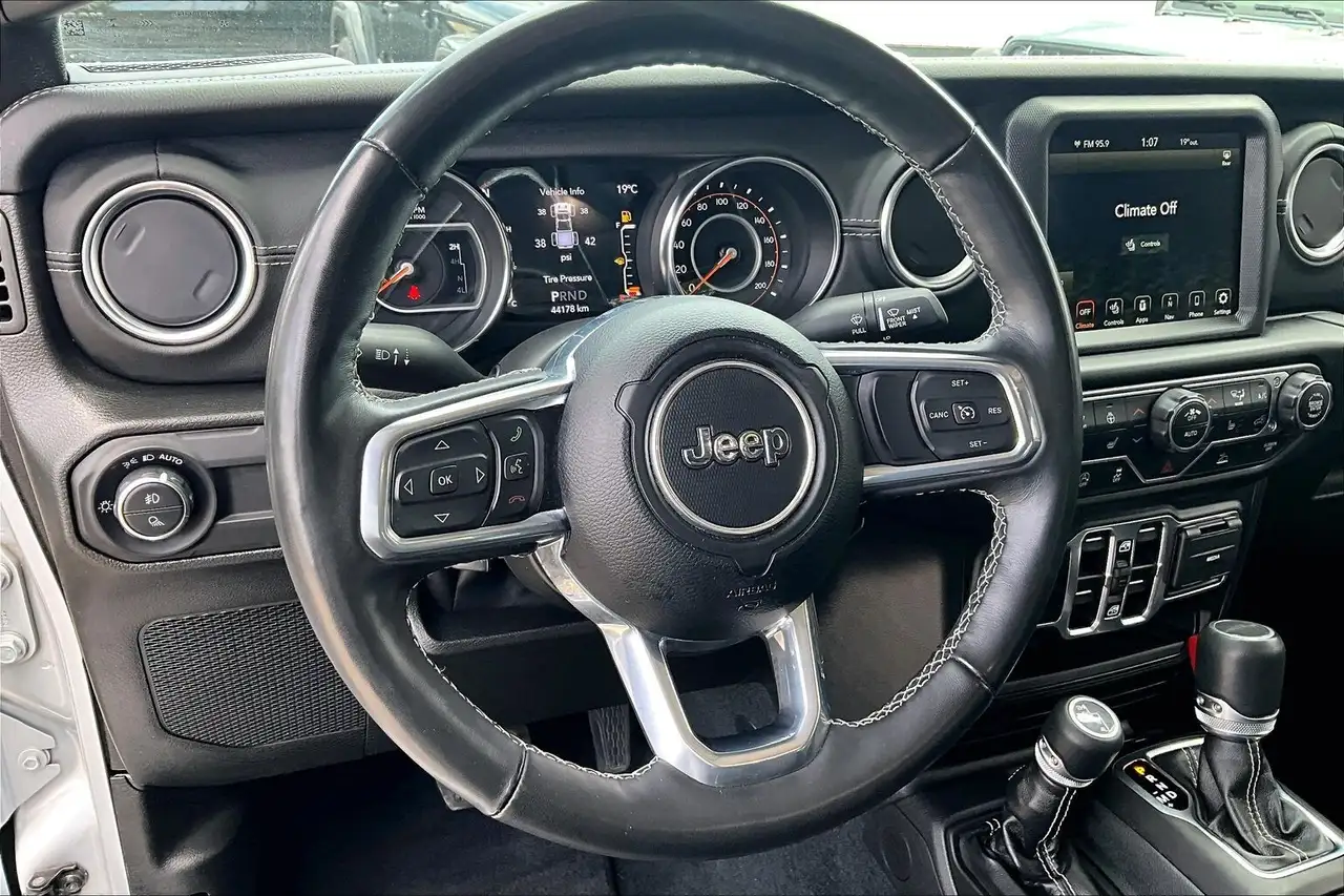 Jeep Gladiator снимка Jeep Gladiator