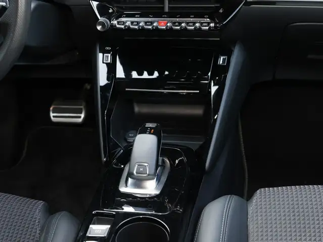 Peugeot 2008 view 11