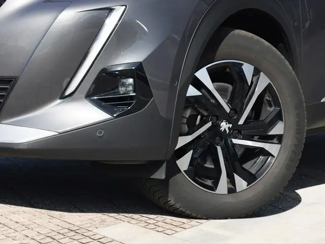 Peugeot 2008 view 5