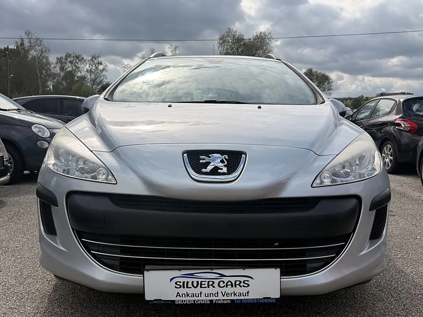 Peugeot 308 SW 1,6 16V VTi Comfort Silber - 1