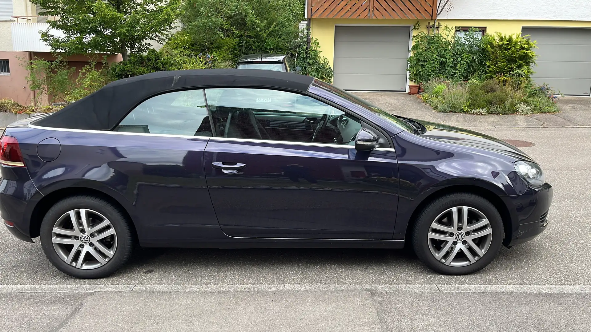 Volkswagen Golf Cabriolet Basis Violet - 1