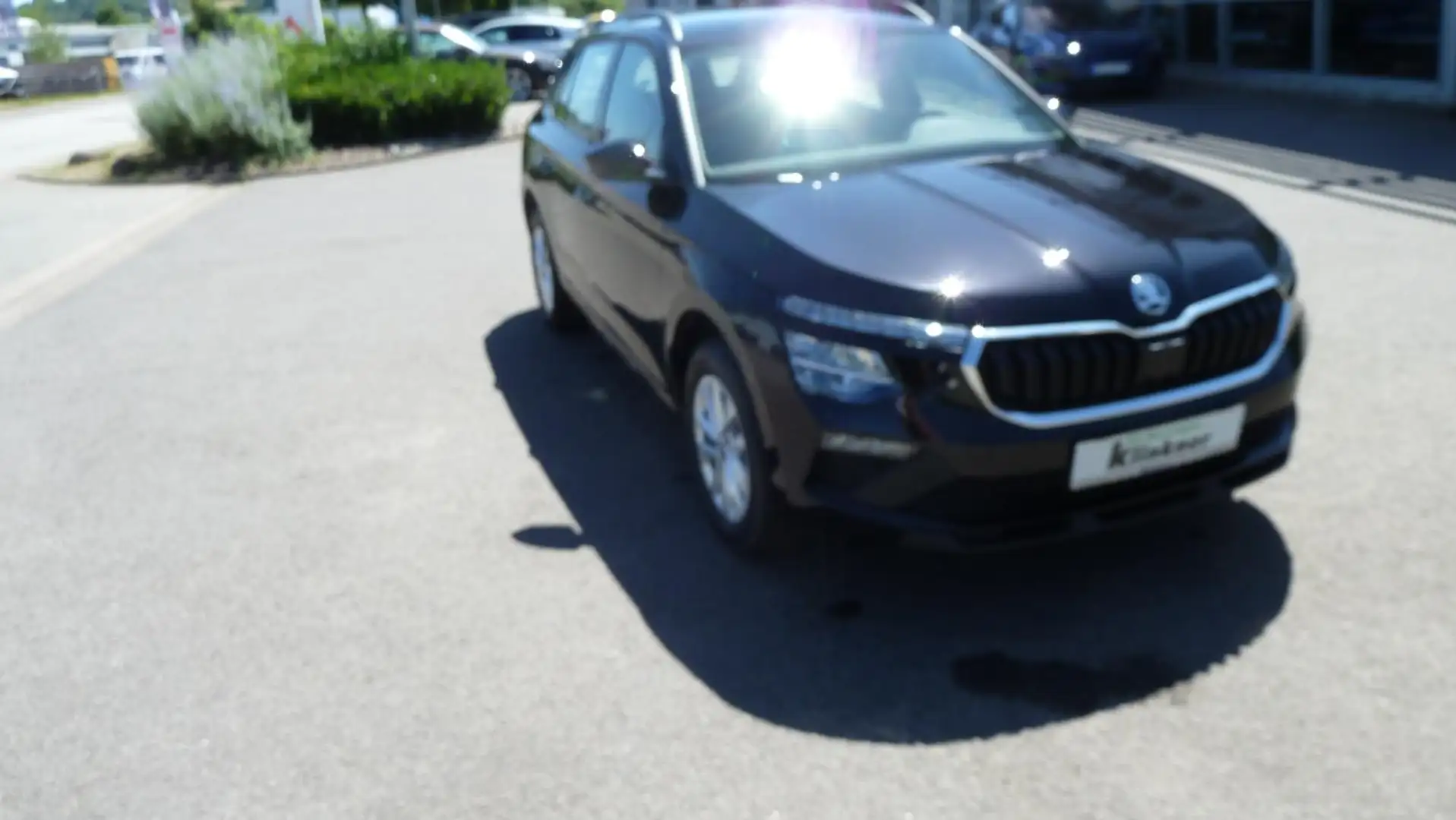 Skoda Kamiq 1.0 TSI Essence DSG 7-Gang Schwarz - 2