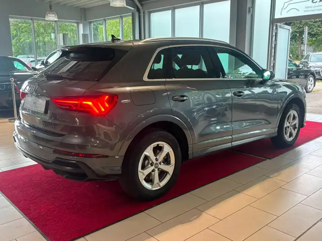Audi Q3 view 7