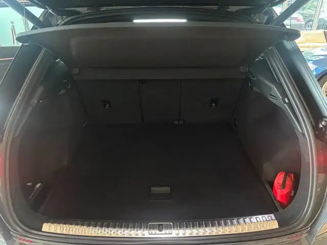 Audi Q3 view 10