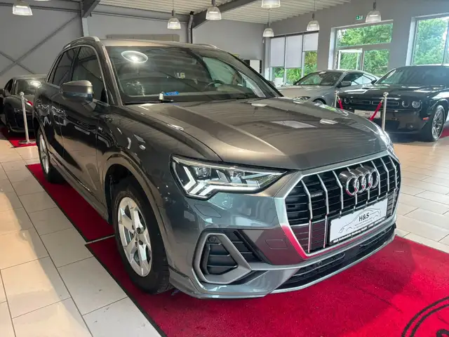 Audi Q3 view 8