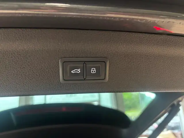Audi Q3 view 11