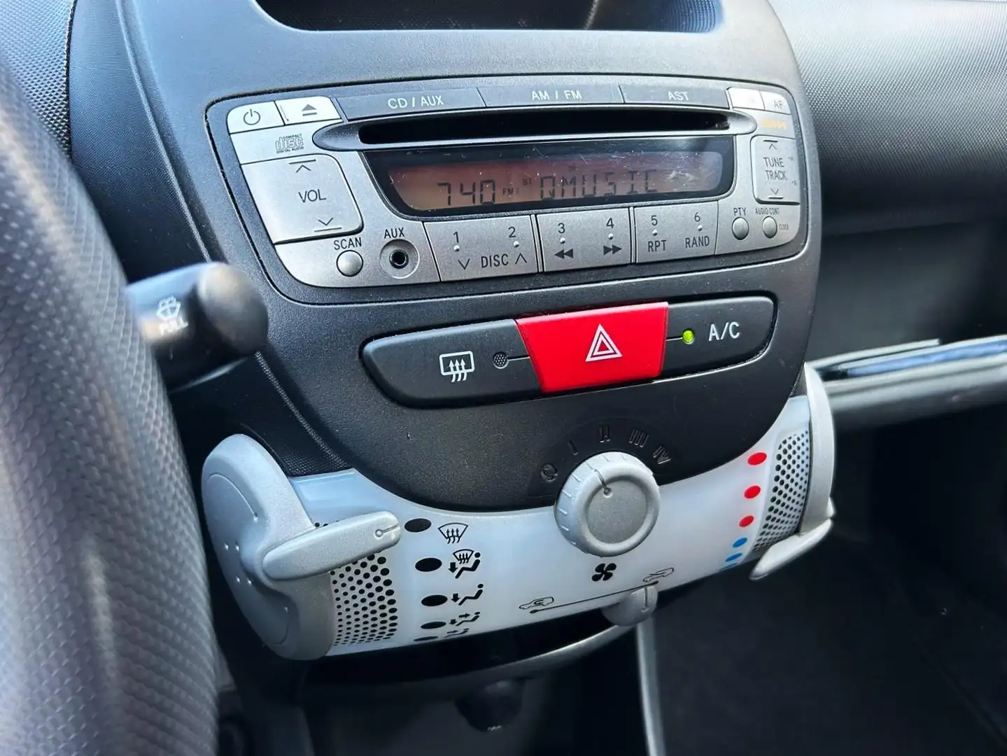Peugeot 107 1.0 Active - Premium Pack - APK 6-'26. Gris - 2