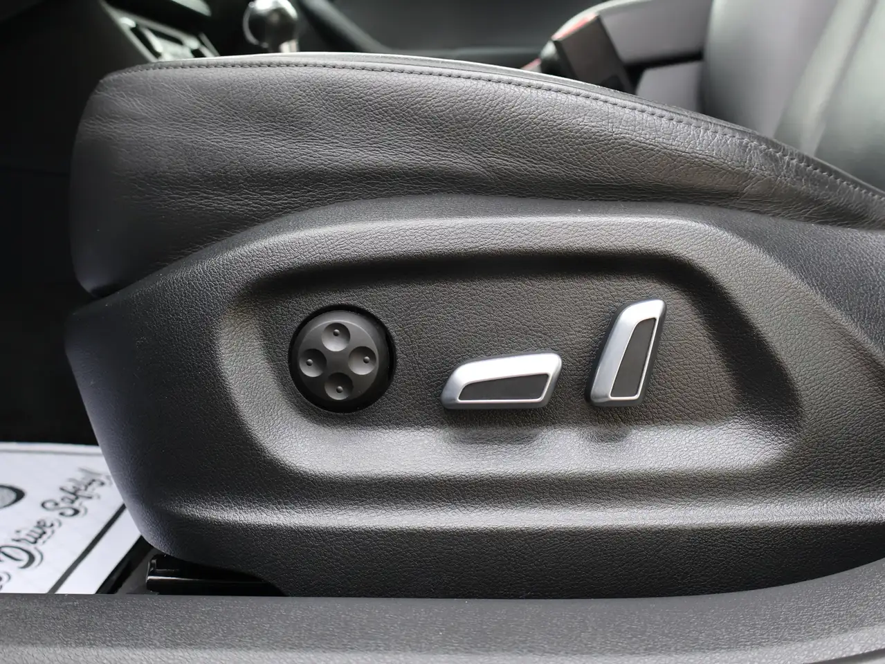 Audi Q3 снимка Audi Q3