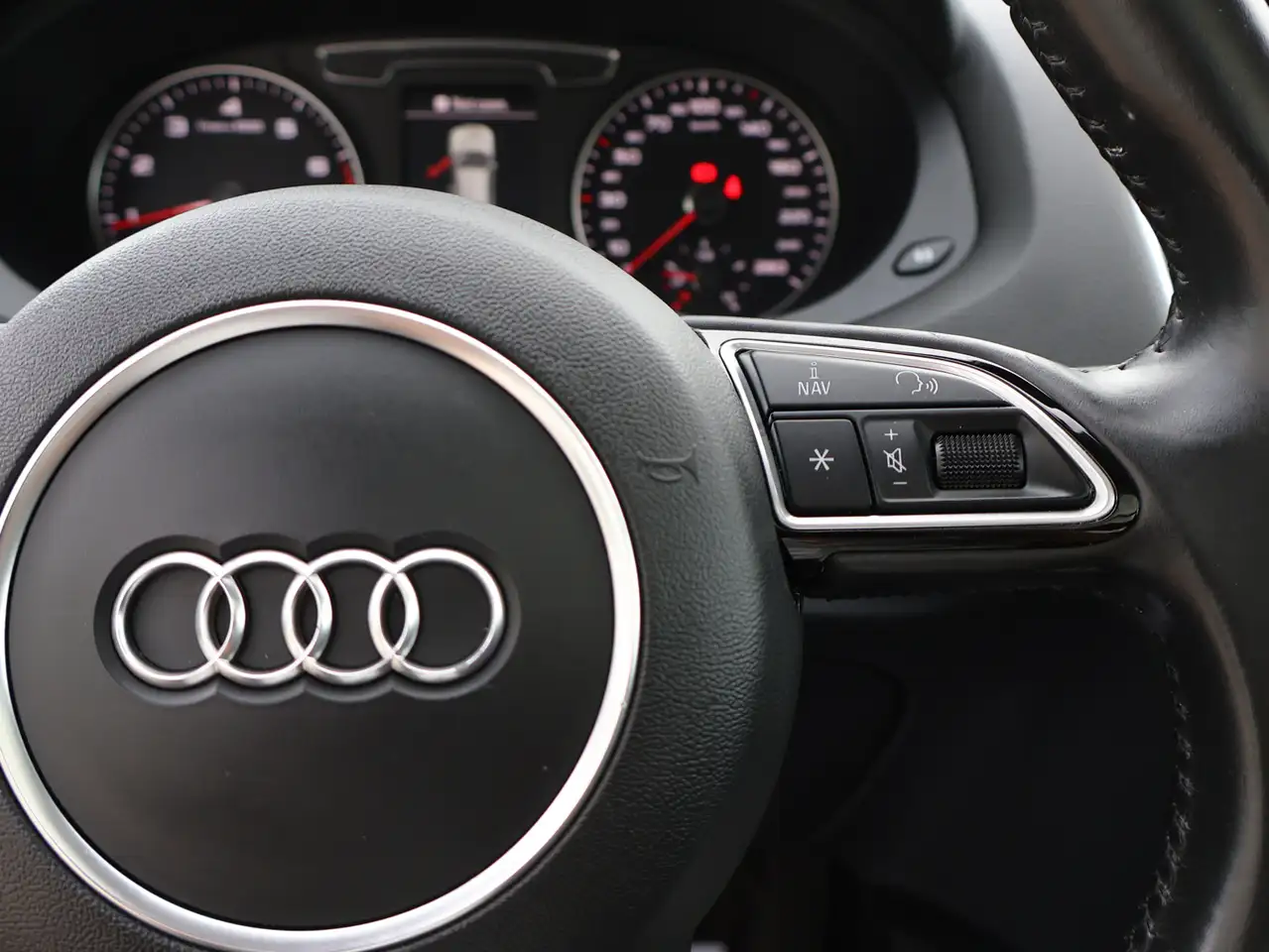 Audi Q3 снимка Audi Q3