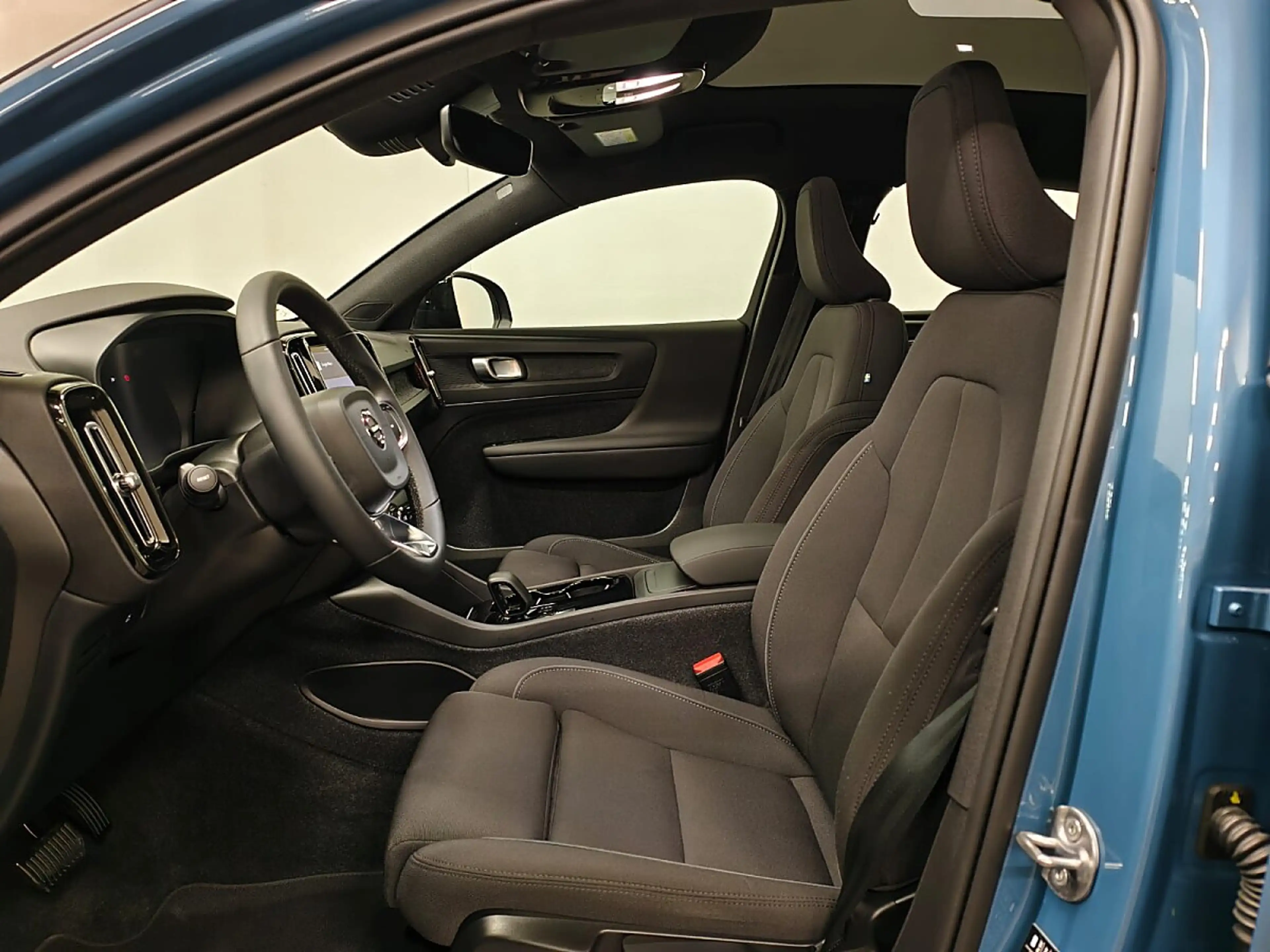 Volvo C40 Recharge EV Elektro, Pano, el. AHV, LED — photo 10