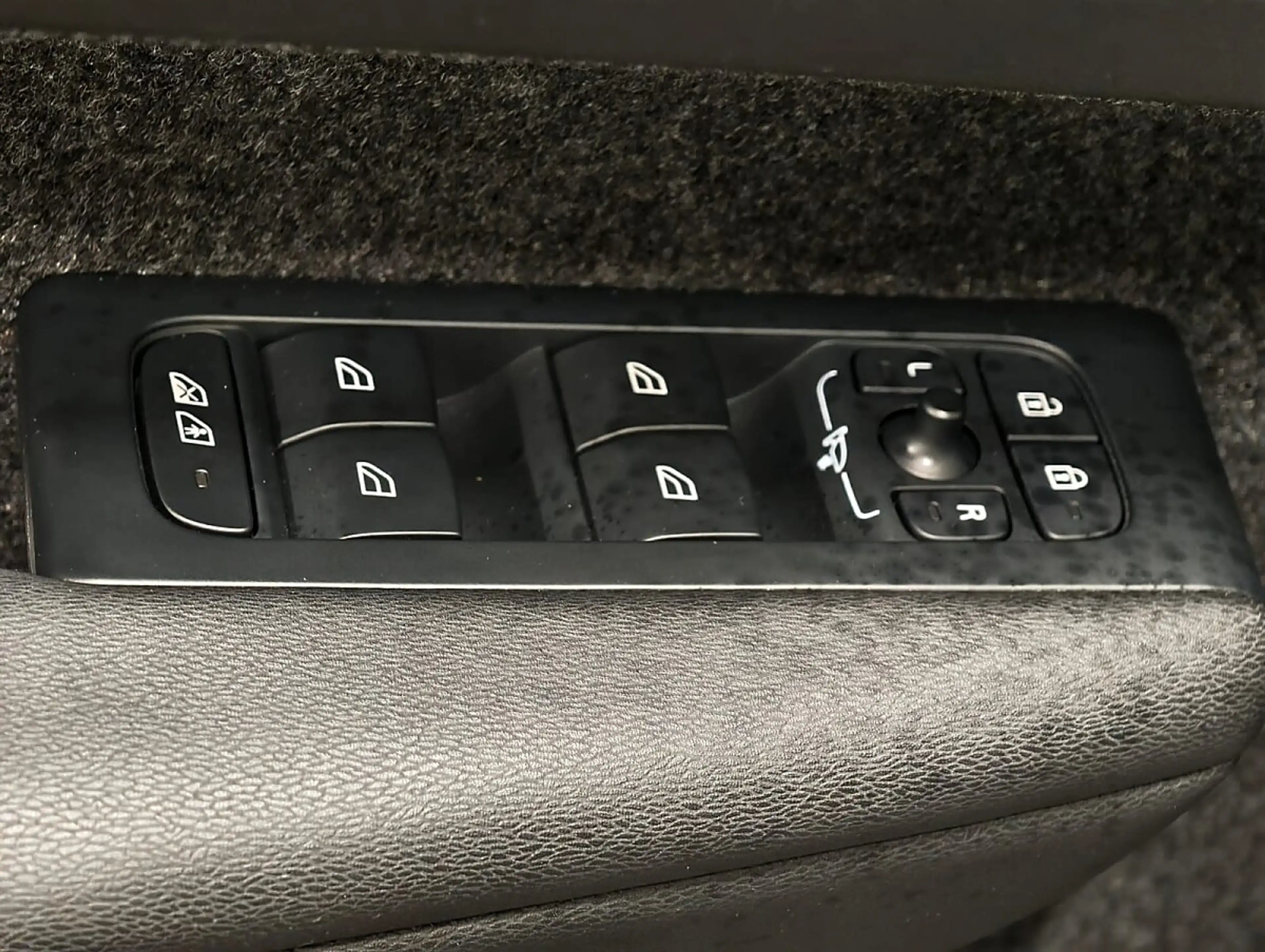 Volvo C40 Recharge EV Elektro, Pano, el. AHV, LED — photo 15