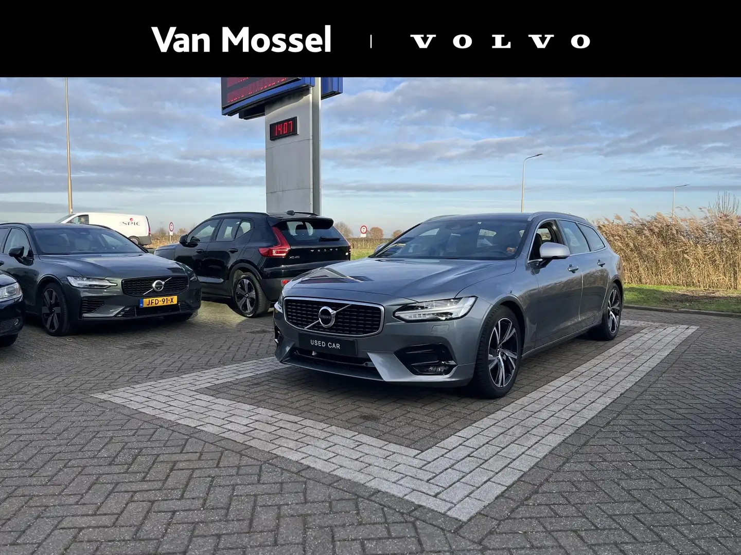 Volvo V90 T4 R-Design Grau - 1