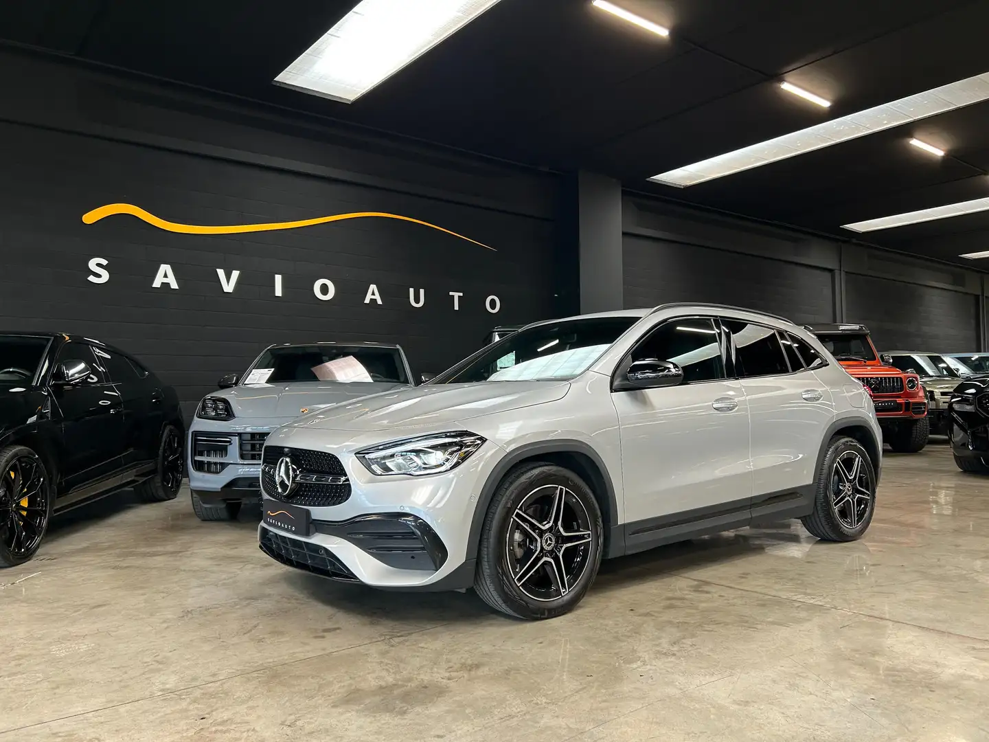Mercedes-Benz GLA 180 GLA 180d - Premium - Gancio traino estraibile Argento - 1