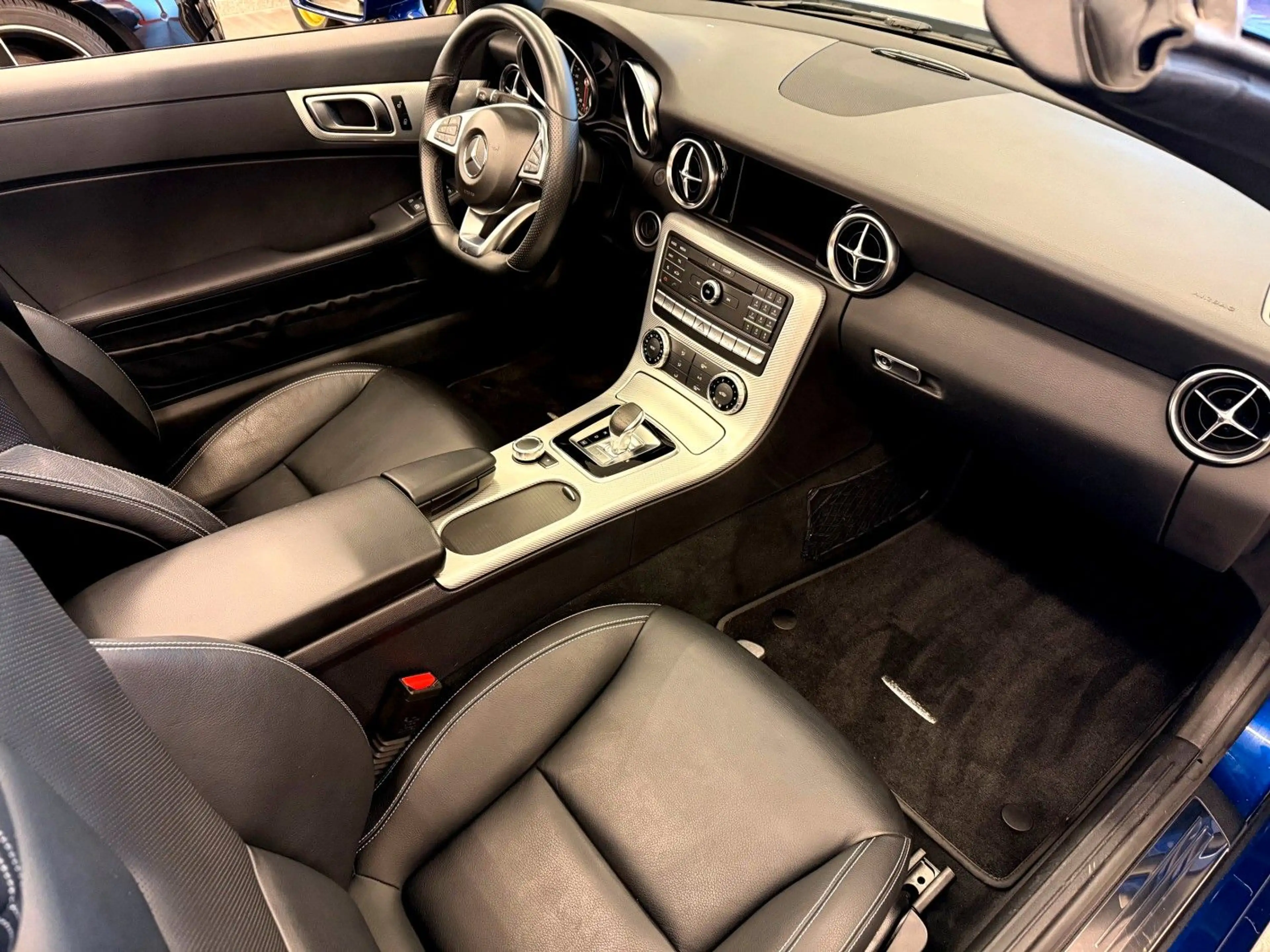 Mercedes-Benz SLC 200 Roadster Leder Klima Autom LED Airscarf — photo 4