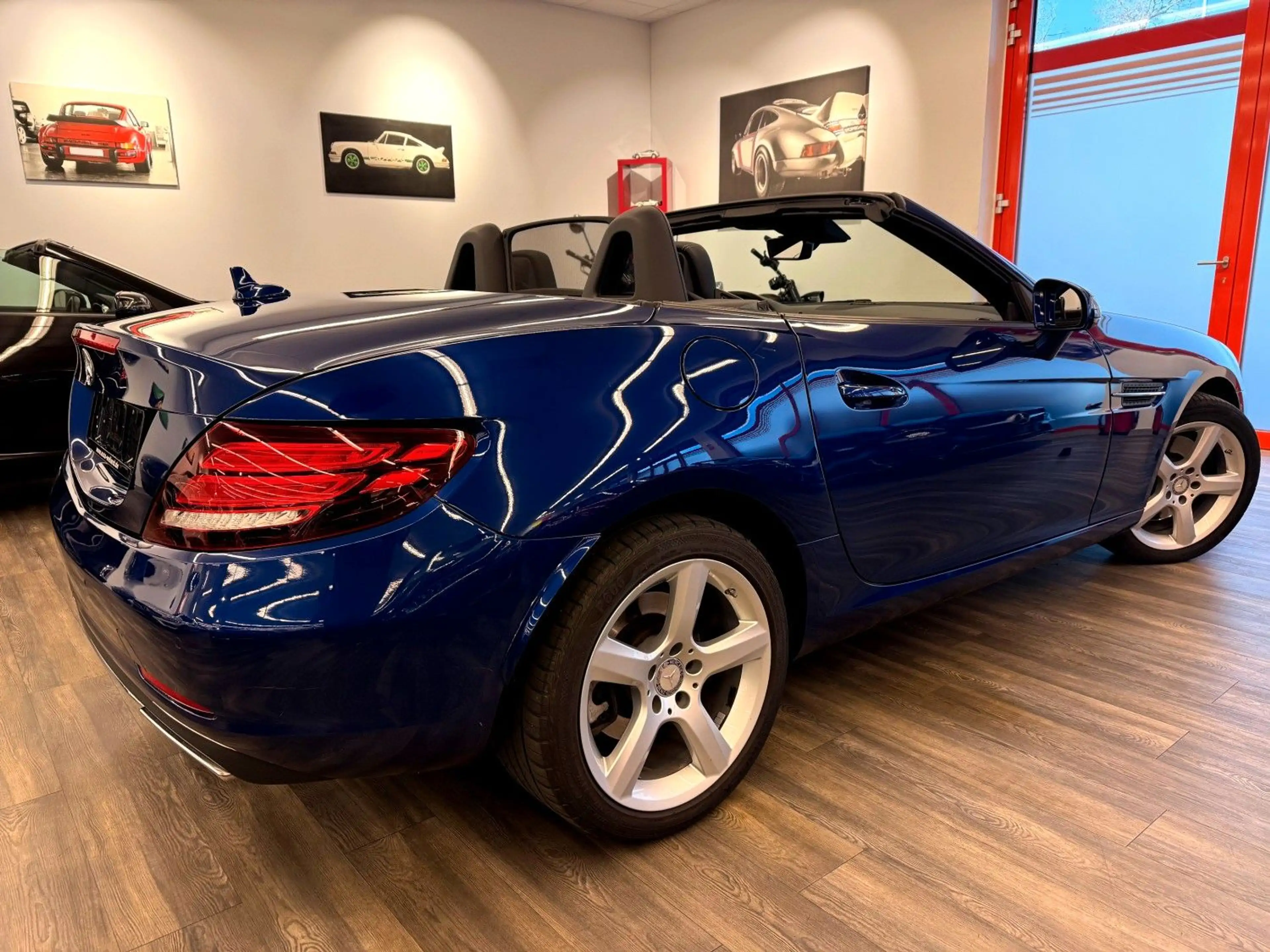 Mercedes-Benz SLC 200 Roadster Leder Klima Autom LED Airscarf — photo 2