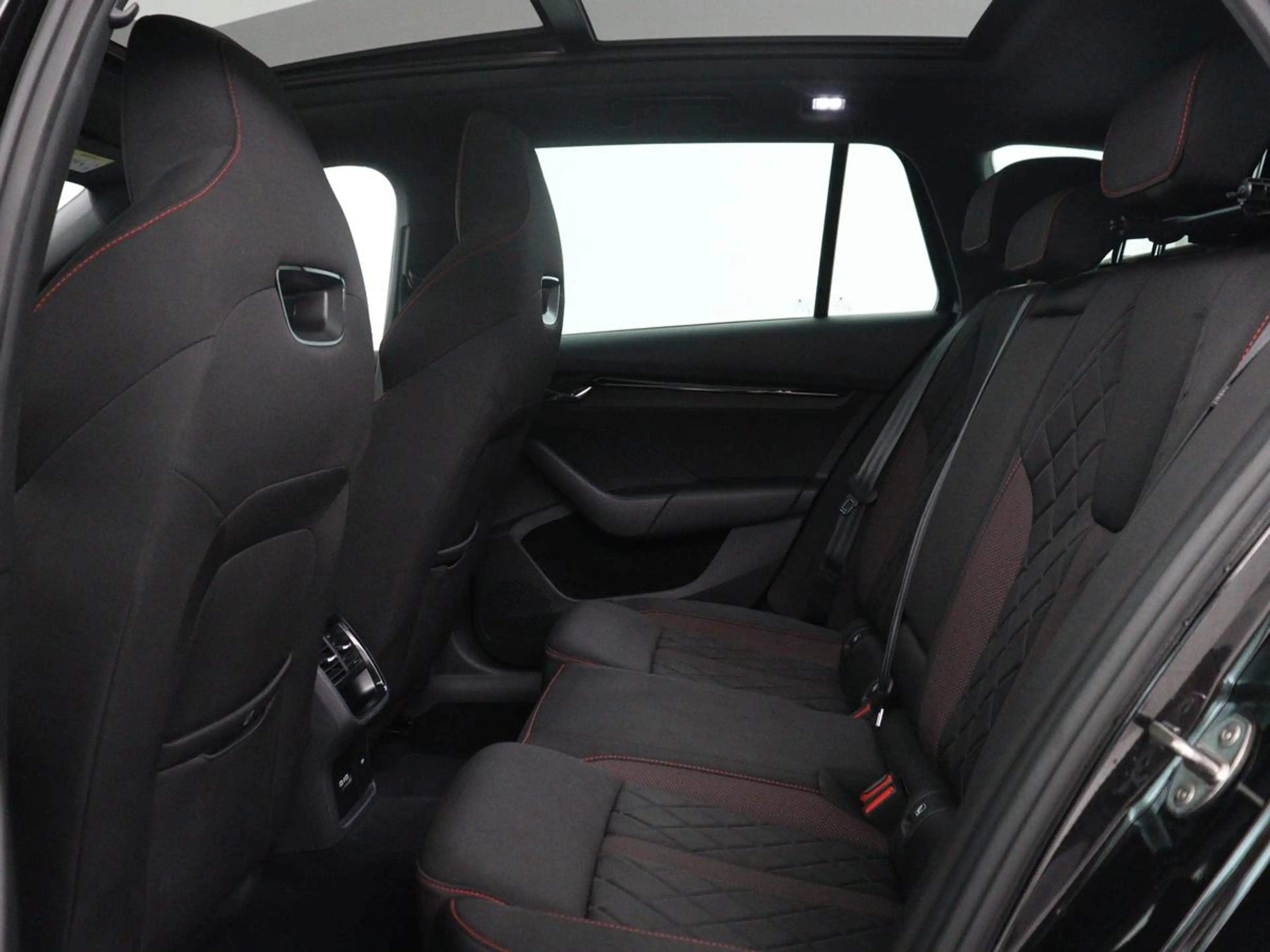 Skoda Octavia Combi 1.4 TSI RS iV PHEV Business | SOH 87,5% | Pa — photo 26