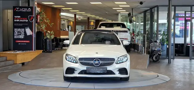 Mercedes-Benz 300 view 2