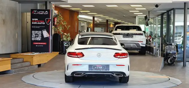 Mercedes-Benz 300 view 8