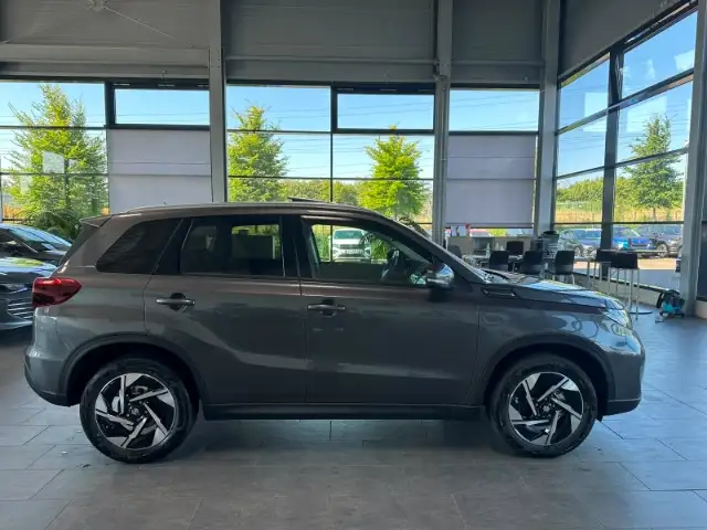 Suzuki Vitara view 4