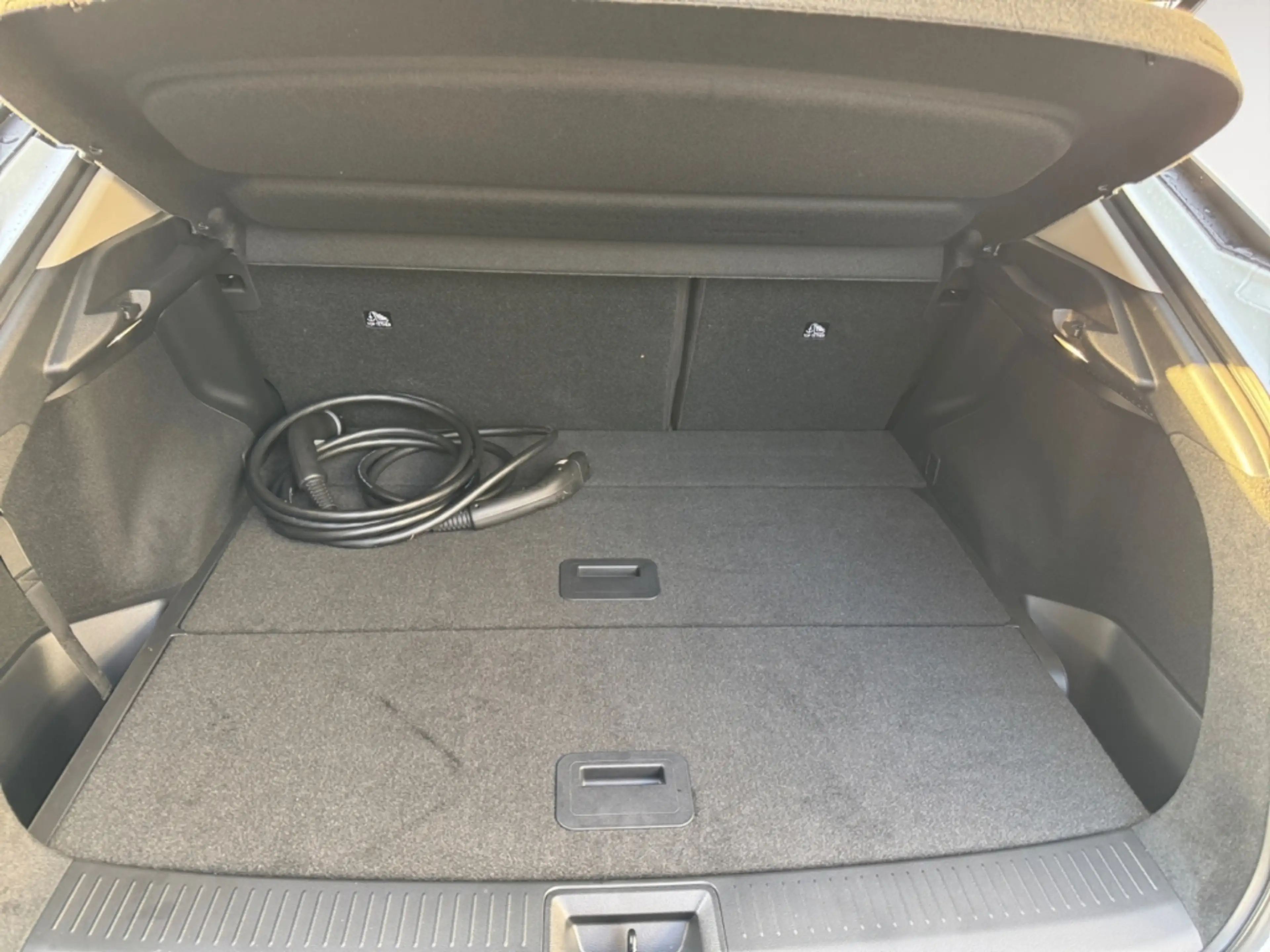 Nissan Ariya 63 kWh 22kW CCS Wärmepumpe Alcantara Kamera SHZ Na — photo 12
