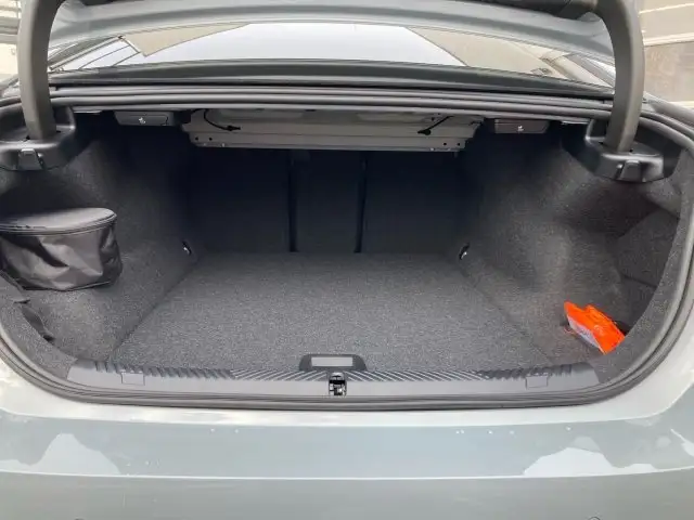 BMW i5 xDrive40 Limousine Ansicht 10