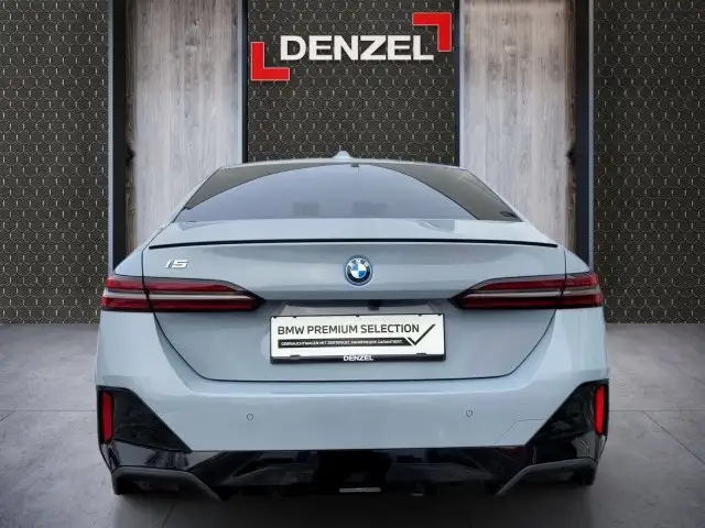 BMW i5 xDrive40 Limousine Ansicht 11