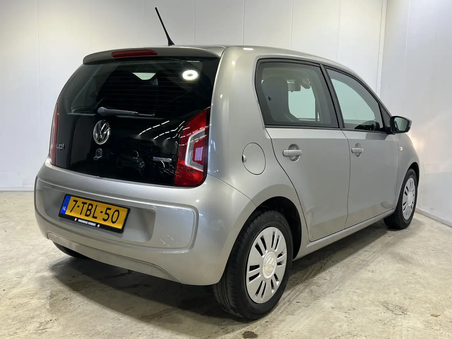 Volkswagen up! 1.0 move up! BlueMotion | Navigatie Garmin | Airco Gris - 2