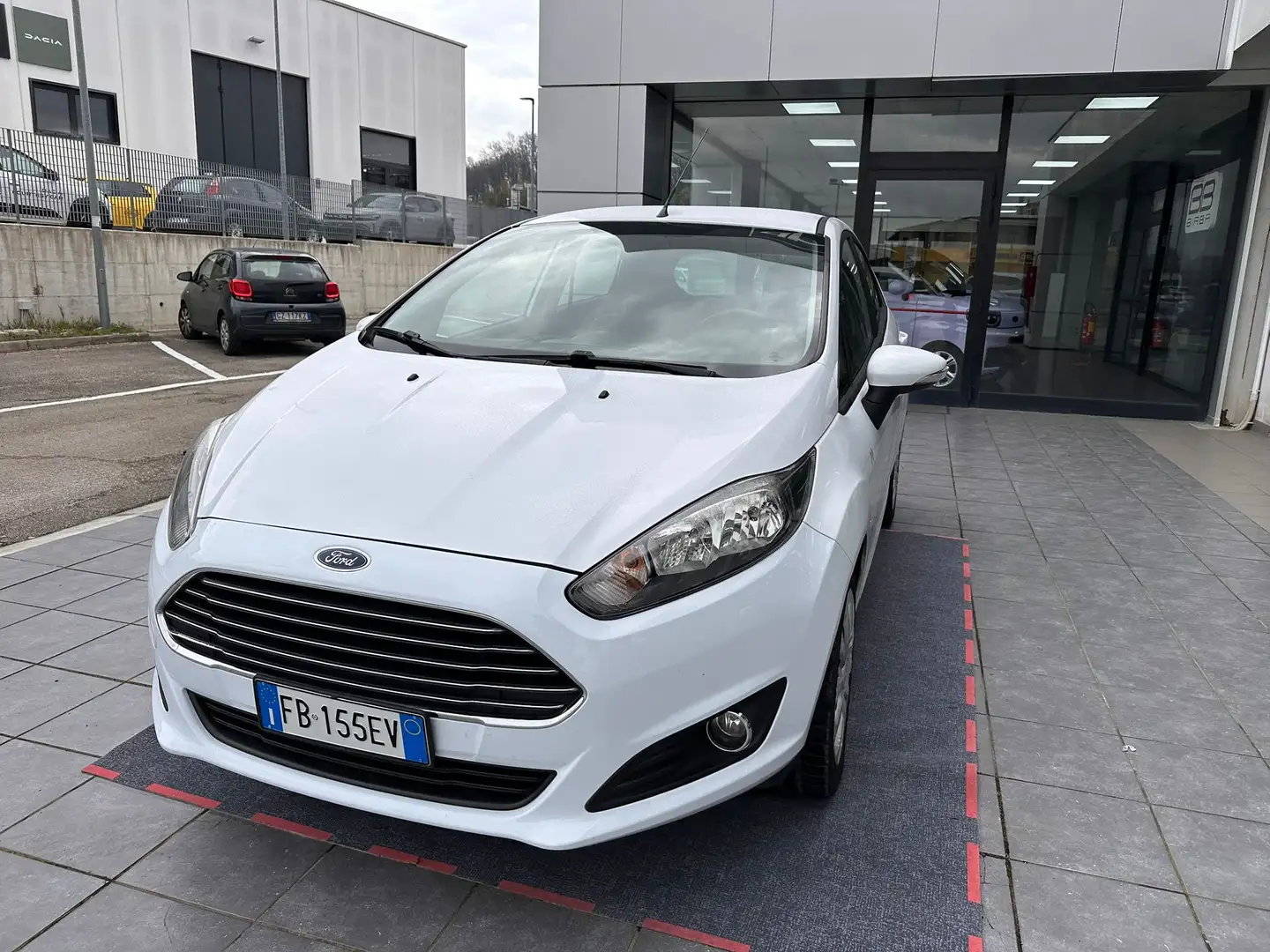 Ford Fiesta Fiesta VI 2013 5p 1.4 Business Gpl 95cv E6 Weiß - 1