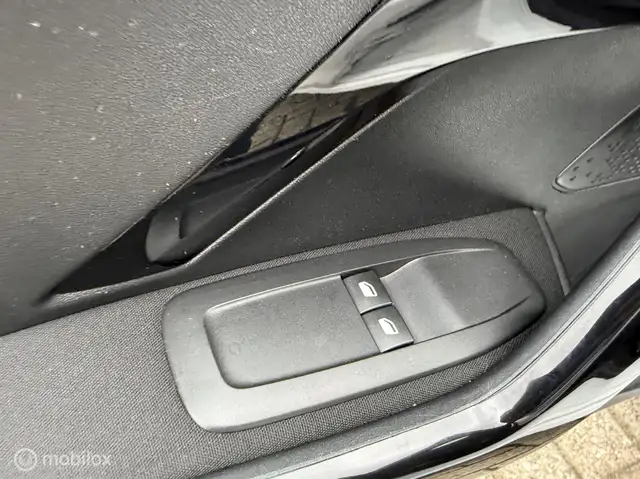 Peugeot 208 view 18
