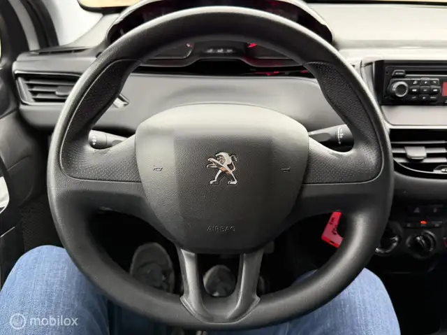 Peugeot 208 view 12