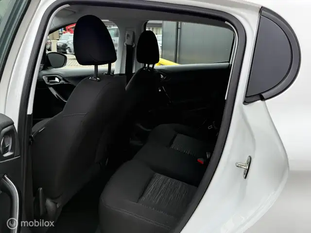 Peugeot 208 view 19