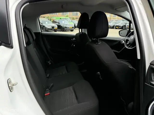 Peugeot 208 view 20