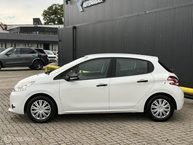 Peugeot 208 view 7