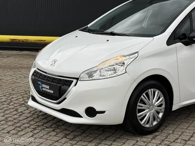 Peugeot 208 view 6