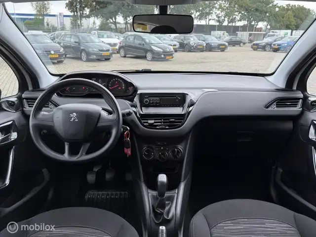 Peugeot 208 view 2
