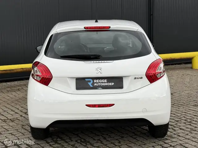 Peugeot 208 view 8